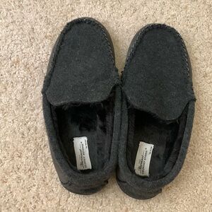 Vermont Country Store Black Moccasin Slippers